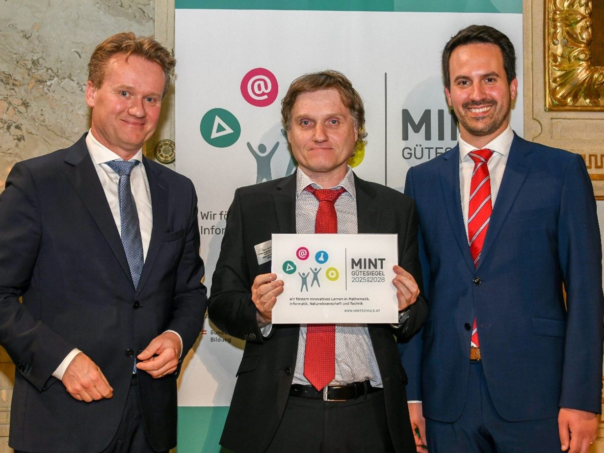 v.l.n.r.: Georg Knill (Präsidenten IV), Mario Mahl (PKMS Institut St. Josef), BM Christoph Wiederkehr v.l.n.r.: Georg Knill (Präsidenten IV), Mario Mahl (PKMS Institut St. Josef), BM Christoph Wiederkehr