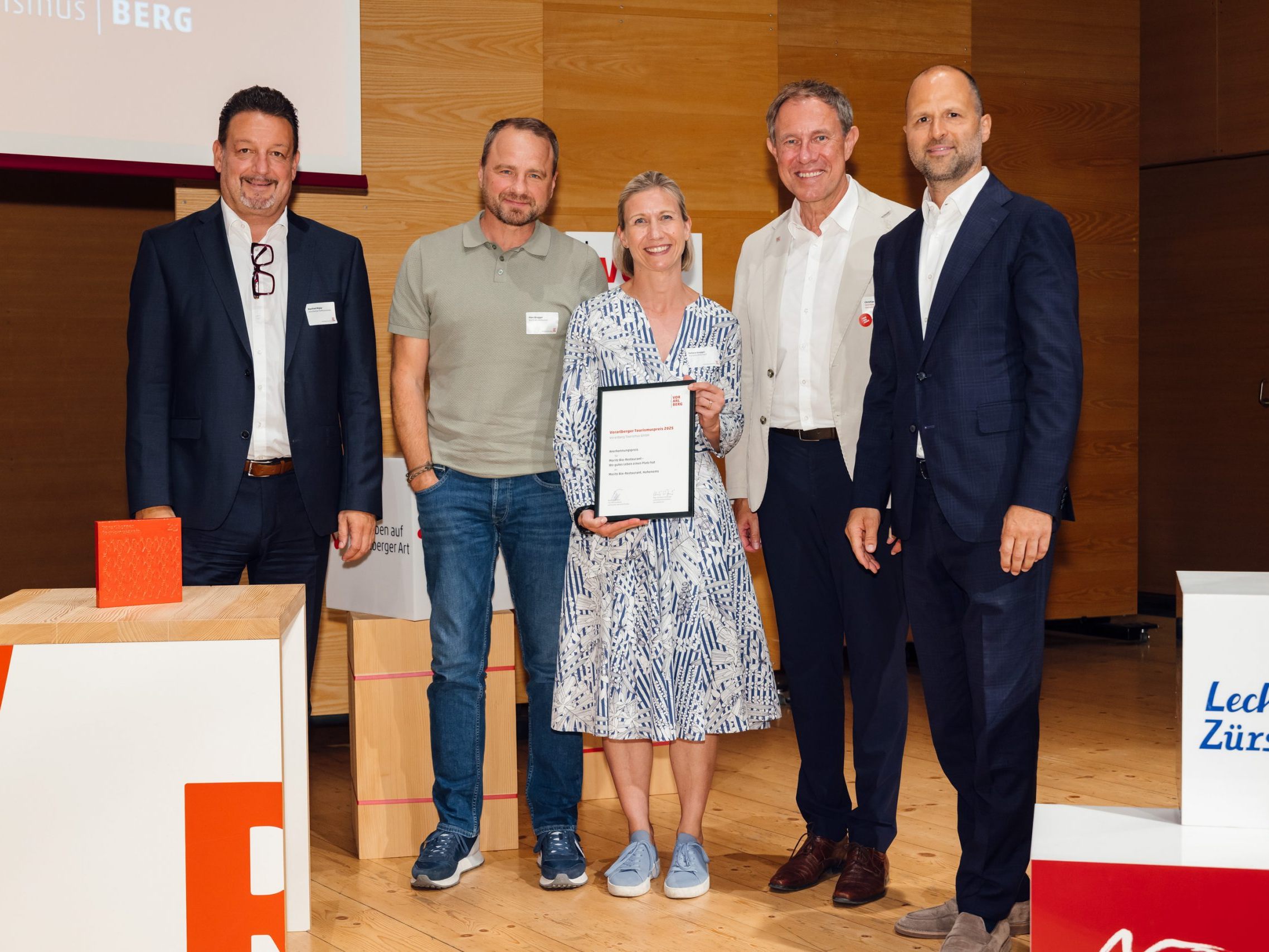 v. l. Manfred Miglar (Raiffeisenbank), Marc und Stefanie Brugger, Christian Schützinger (Vorarlberg Tourismus), LR Marco Tittler v. l. Manfred Miglar (Raiffeisenbank), Marc und Stefanie Brugger, Christian Schützinger (Vorarlberg Tourismus), LR Marco Tittler