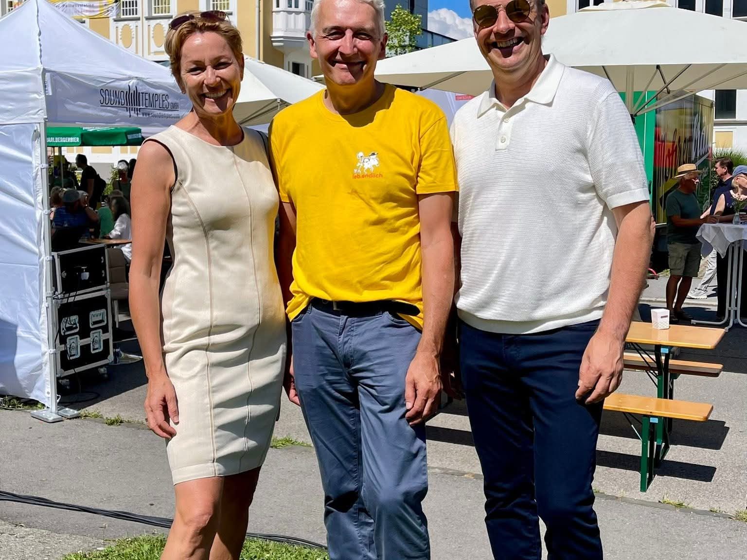 v. l. LR Martina Rüscher, OA Dr. Otto Gehmacher, Bgm. Dieter Egger