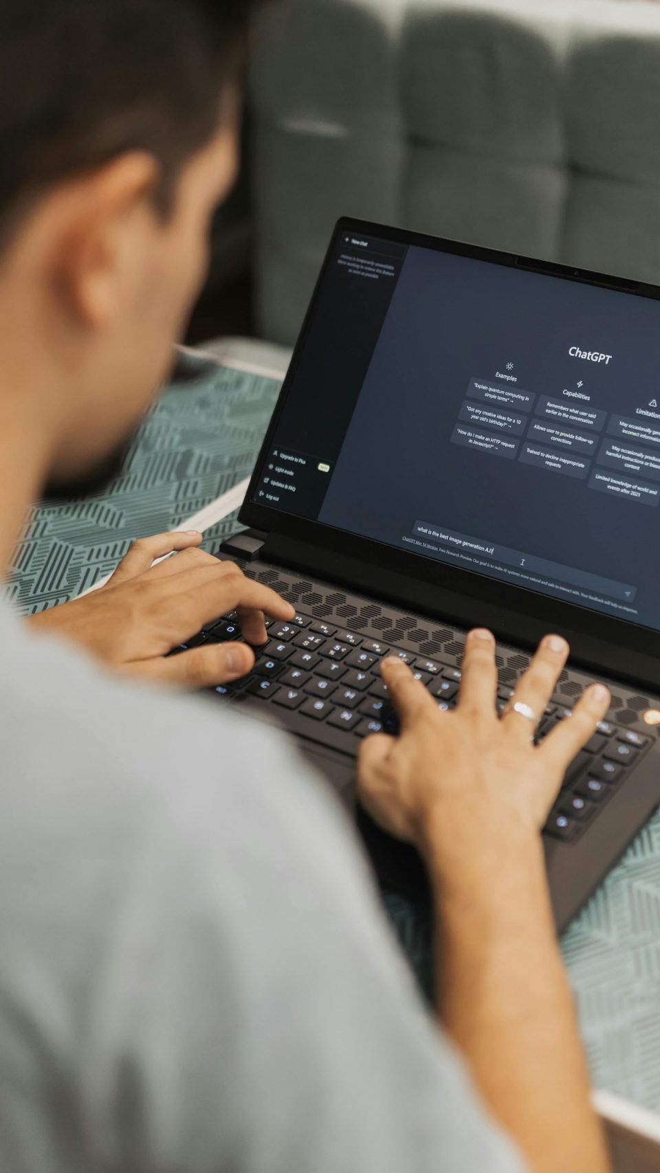 Künstliche Intelligenz und flexible Arbeitsmodelle wie das Homeoffice verändern grundlegend, wie wir arbeiten.