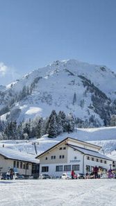 Ob es solche Bilder mit einem in Betrieb befindlichen Skigebiet jemals wieder geben wird, bleibt dahingestellt.