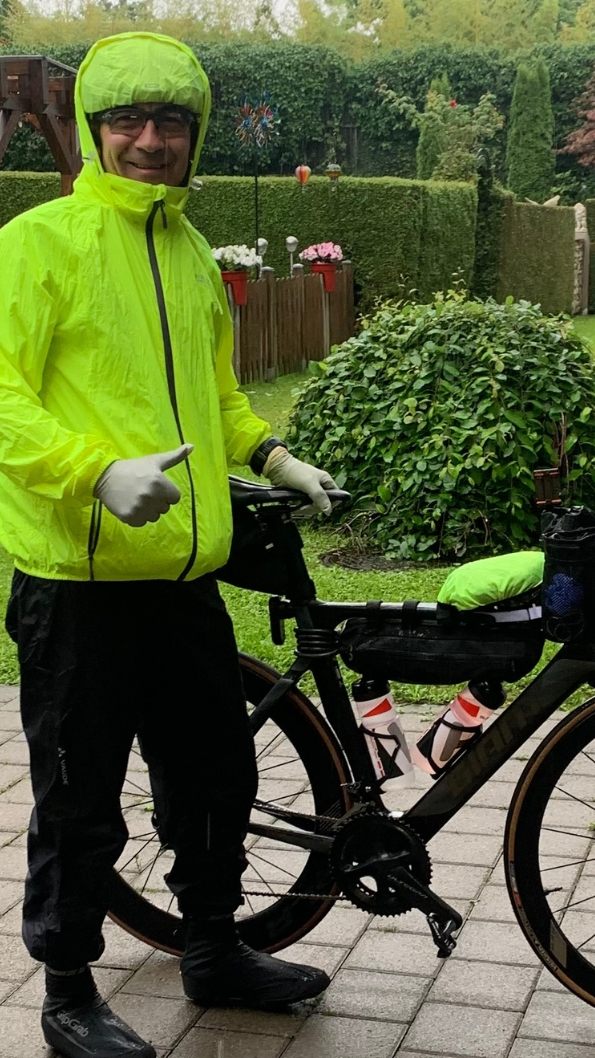 Drago Trailovic fährt mit dem Rennrad nach Kladovo.