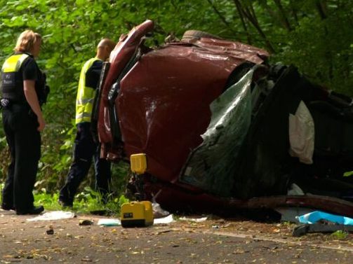 Vier junge Menschen starben bei einem nächtlichen Autounfall
