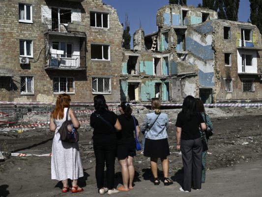 Blick auf zerstörte Gebäude in der ukrainischen Hauptstadt Kiew Blick auf zerstörte Gebäude in der ukrainischen Hauptstadt Kiew