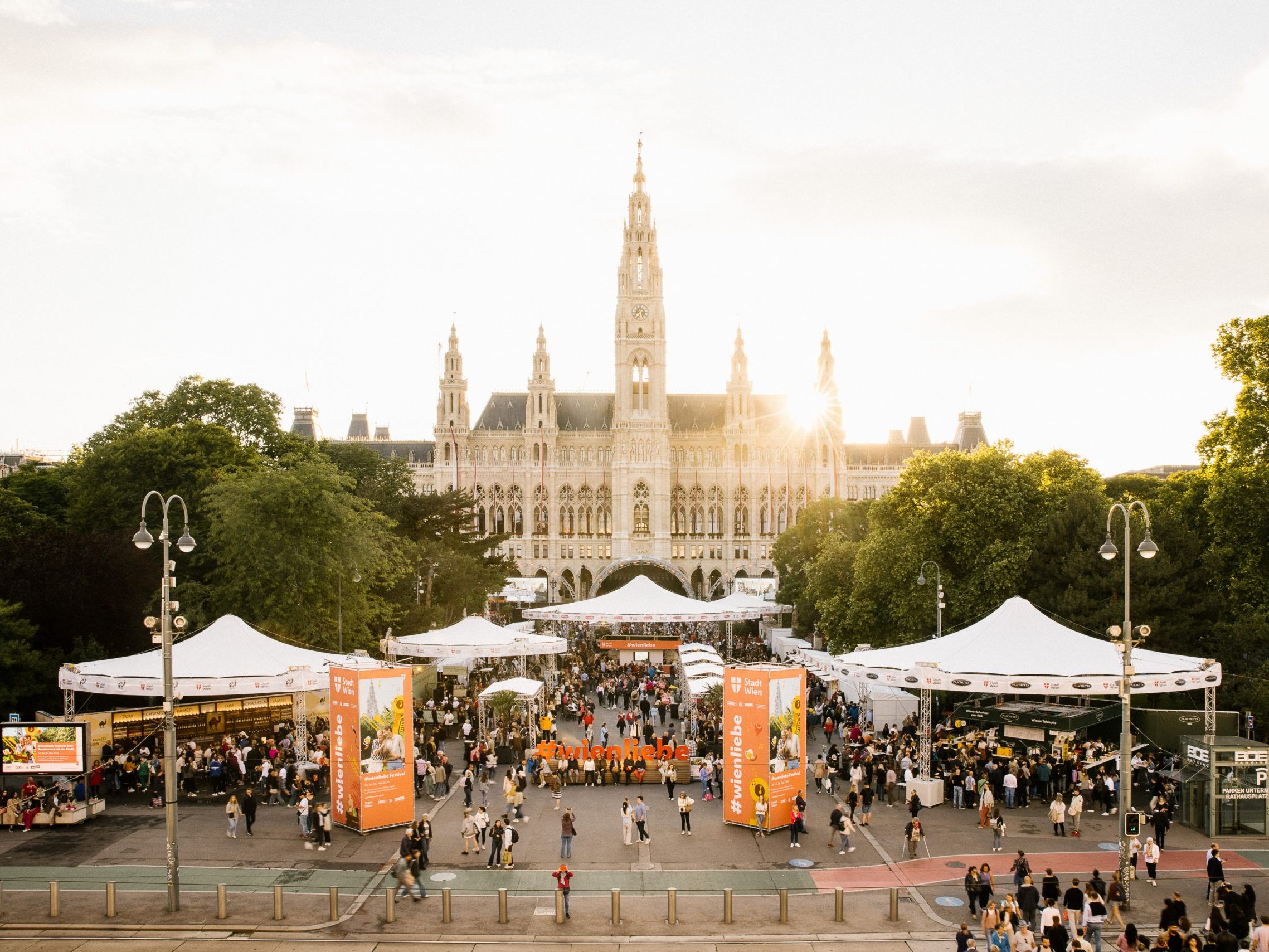 Wien feiert wieder vier Tage Lebensfreude am Rathausplatz. Wien feiert wieder vier Tage Lebensfreude am Rathausplatz.