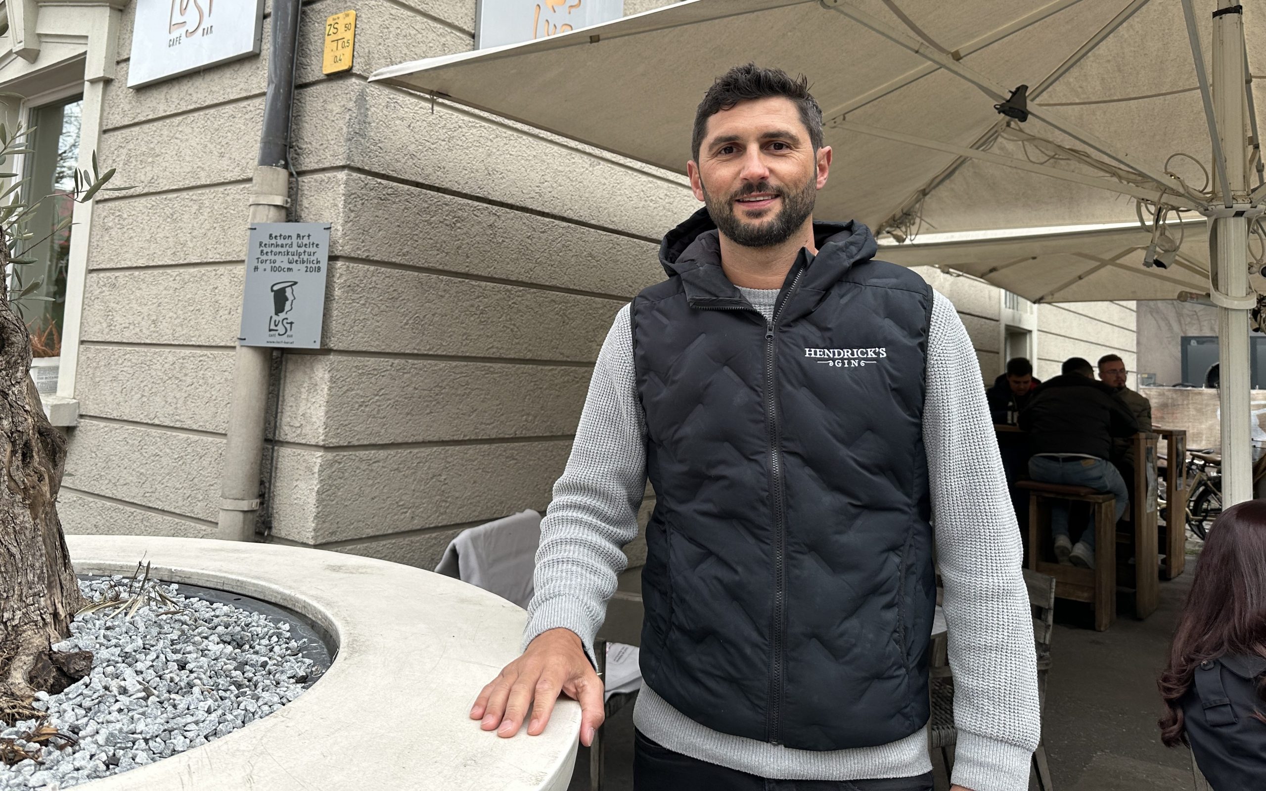 Gastronom Stefan Köb bei der LuSt Bar in Bregenz