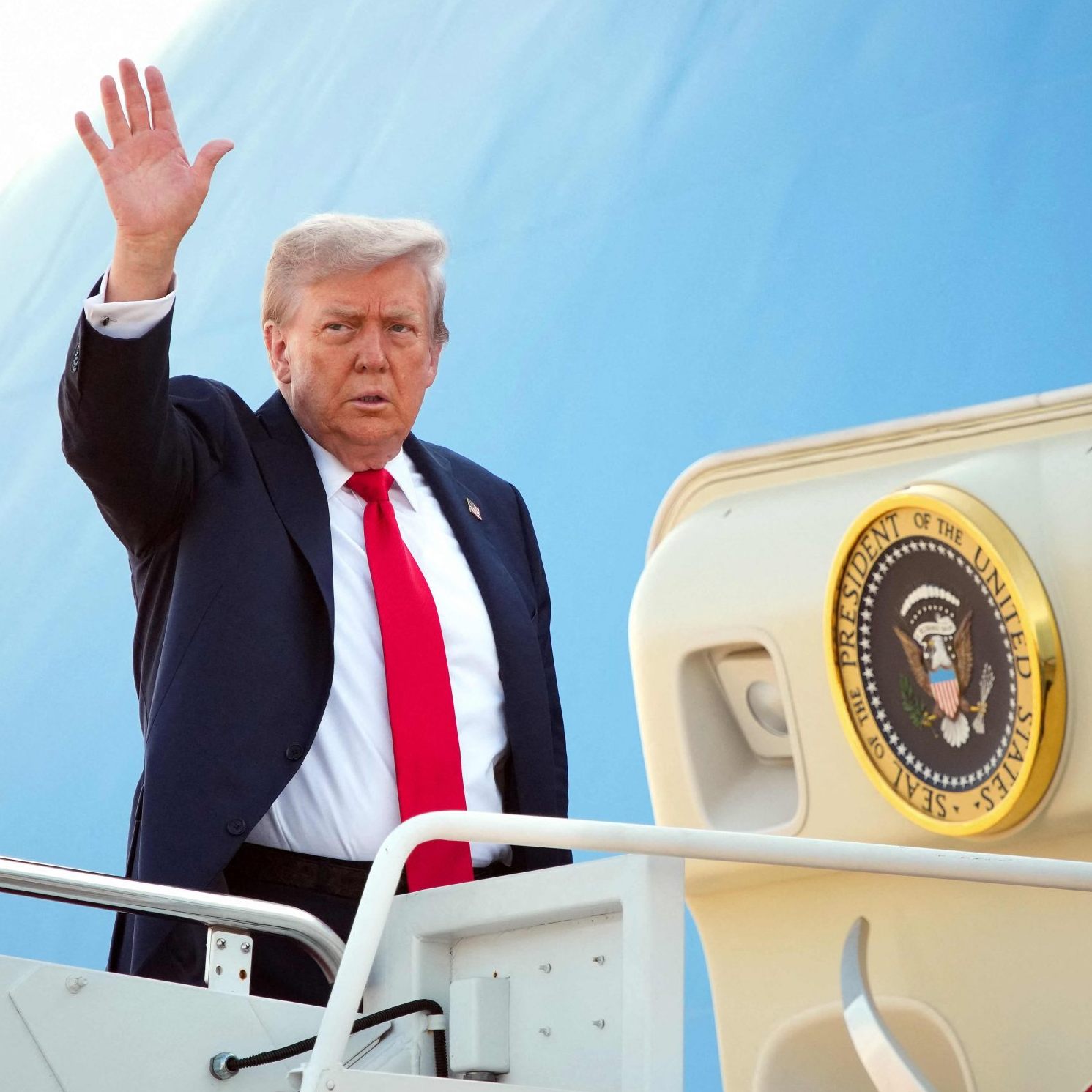 Donald Trump kurz vor dem Abflug der Air Force One in Richtung Anchorage
