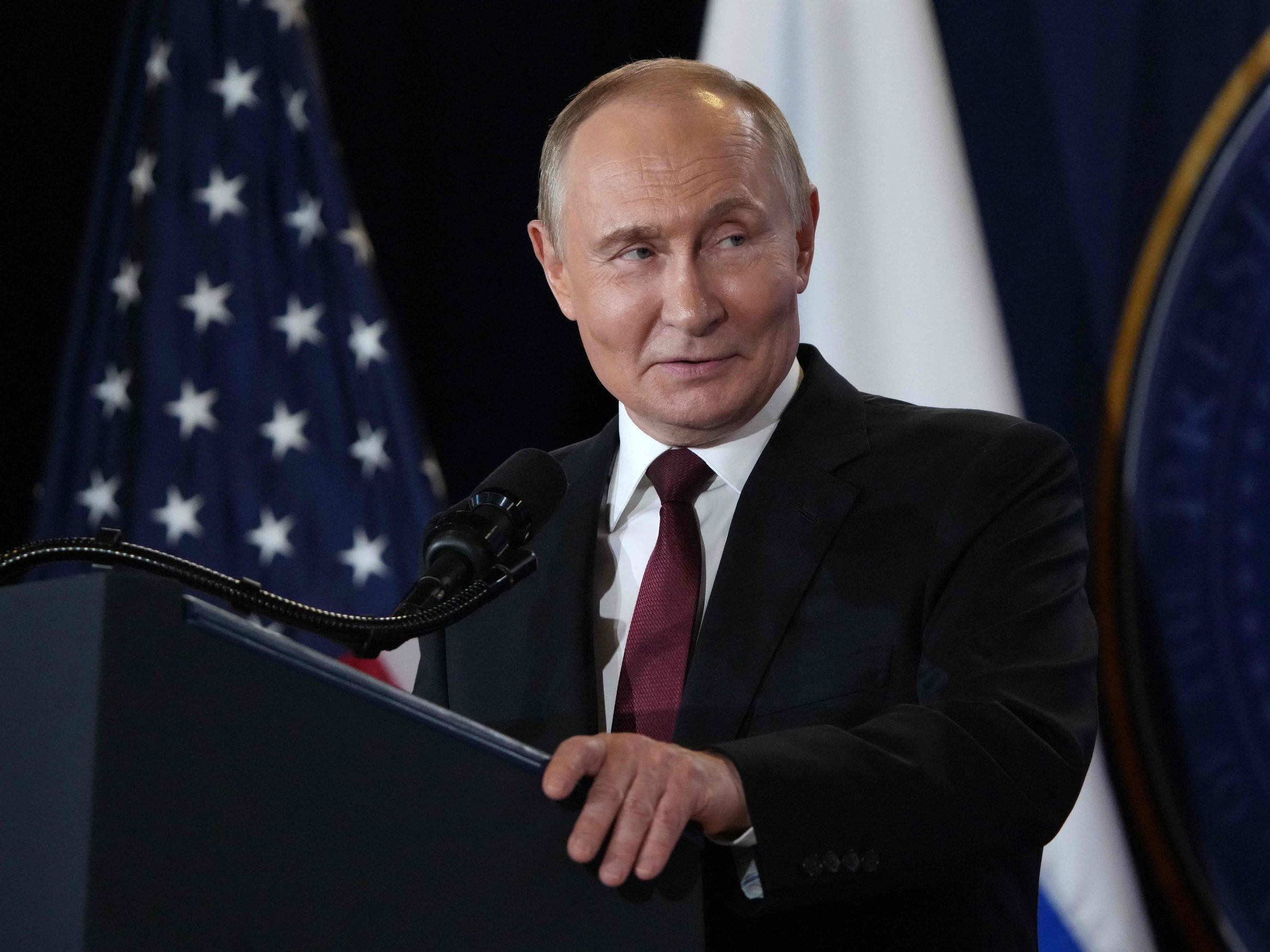Russlands Präsident Wladimir Putin bei einer Pressekonferenz nach dem US-Russland-Gipfel in Anchorage, Alaska. Russlands Präsident Wladimir Putin bei einer Pressekonferenz nach dem US-Russland-Gipfel in Anchorage, Alaska.