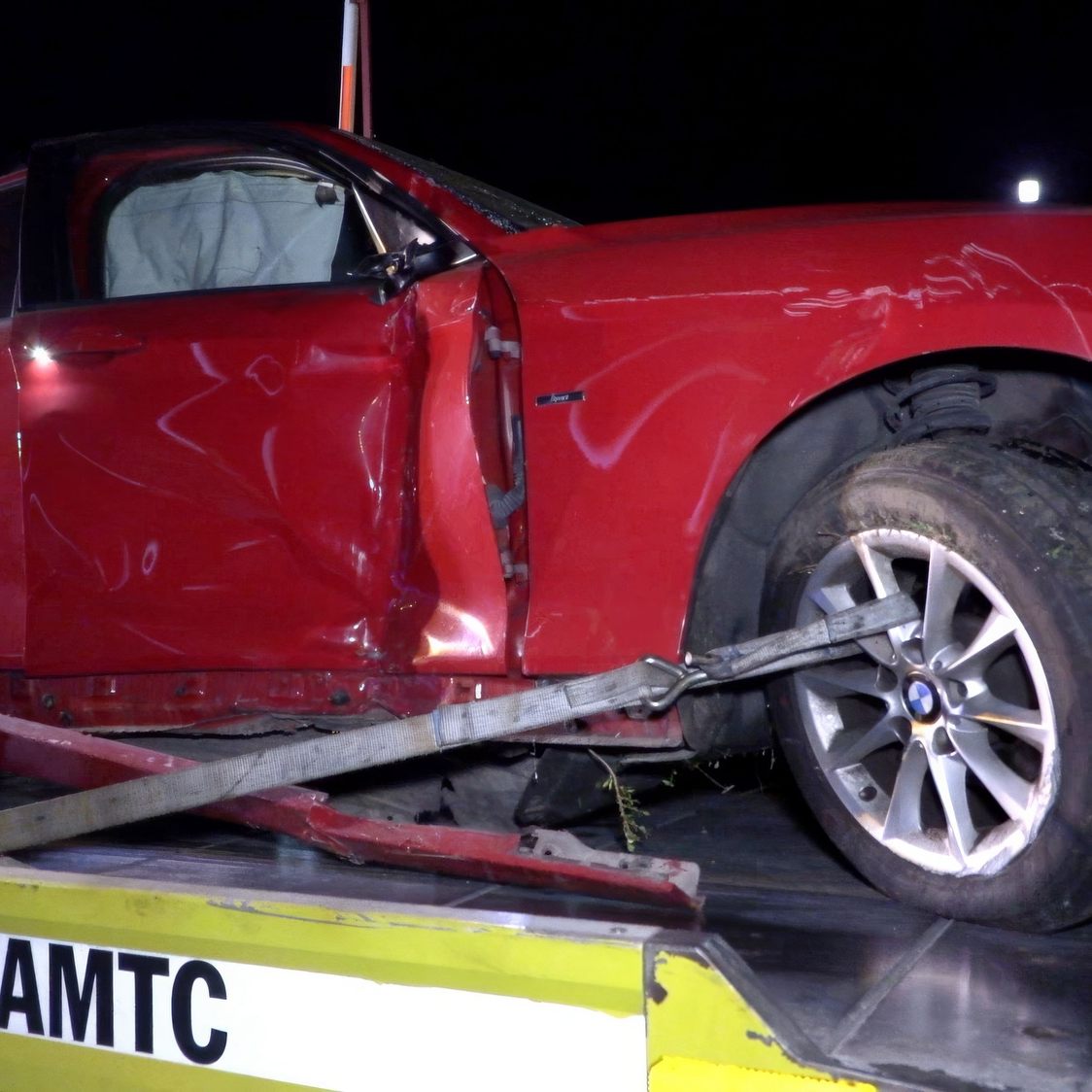 Das Fahrzeug wurde bei dem Unfall erheblich beschädigt.