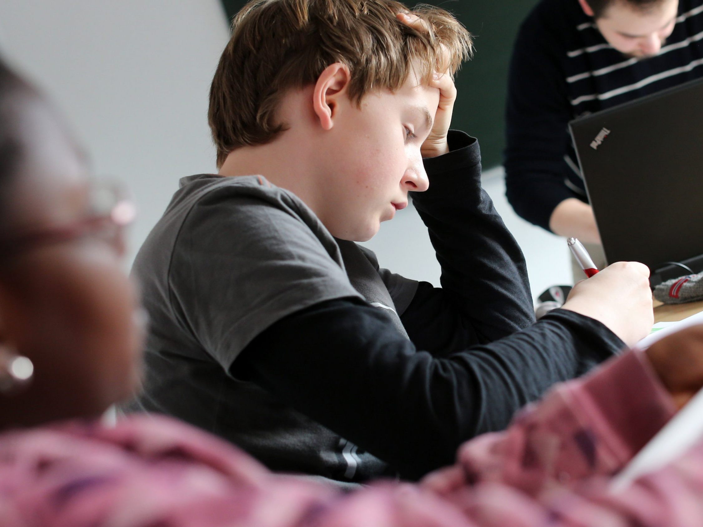 Ein Drittel der Schüler braucht Nachhilfe. Ein Drittel der Schüler braucht Nachhilfe.