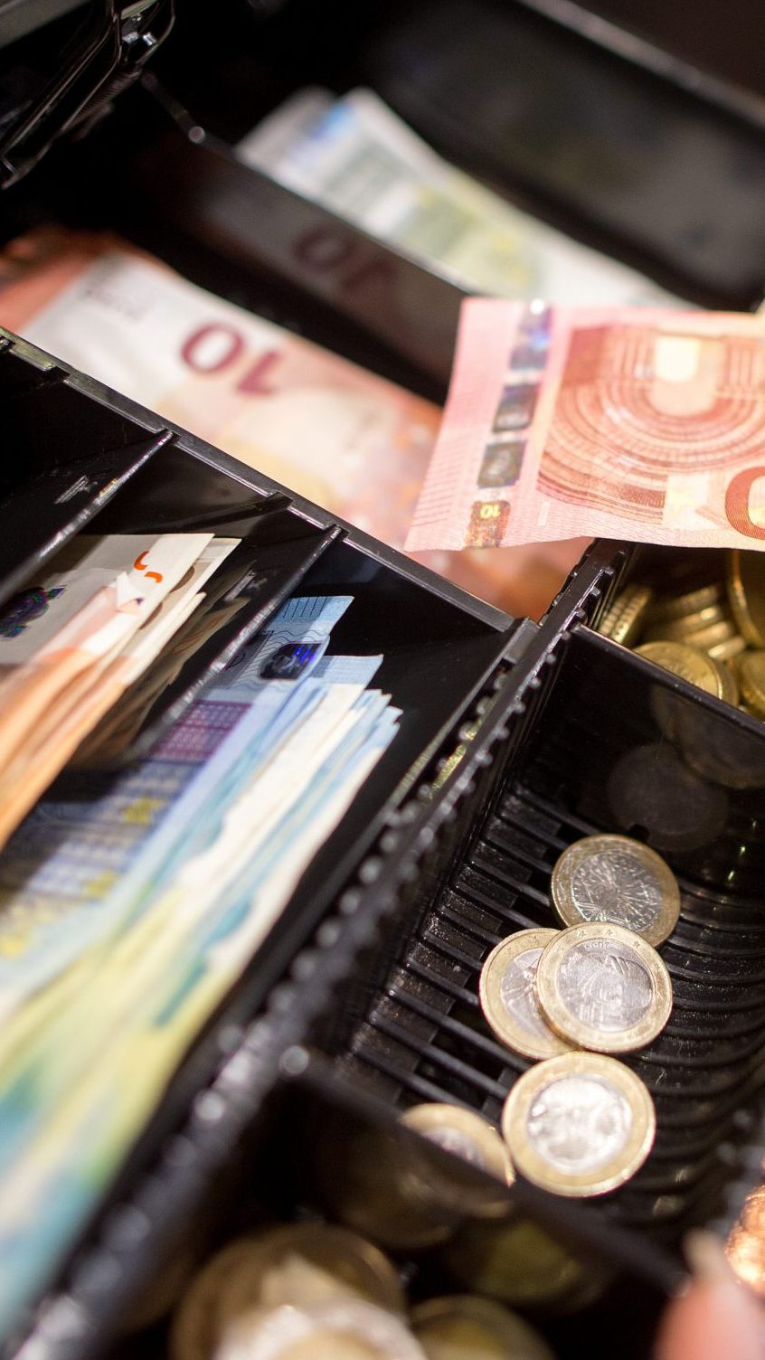 Der Handel verzeichnet erstmals seit vier Jahren ein reales Umsatzplus.