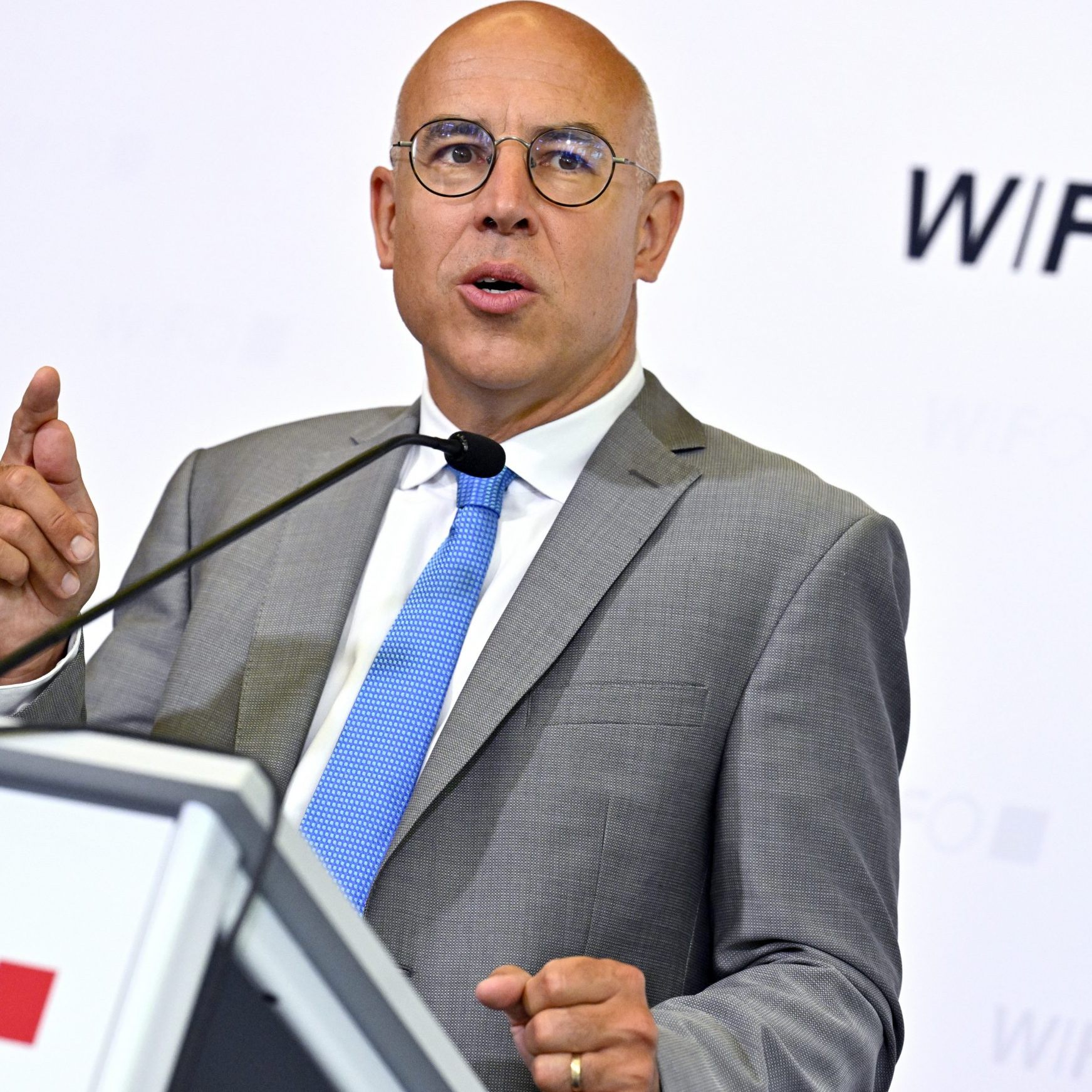 Die fehlende Planungssicherheit sei eine Belastung für Unternehmen.