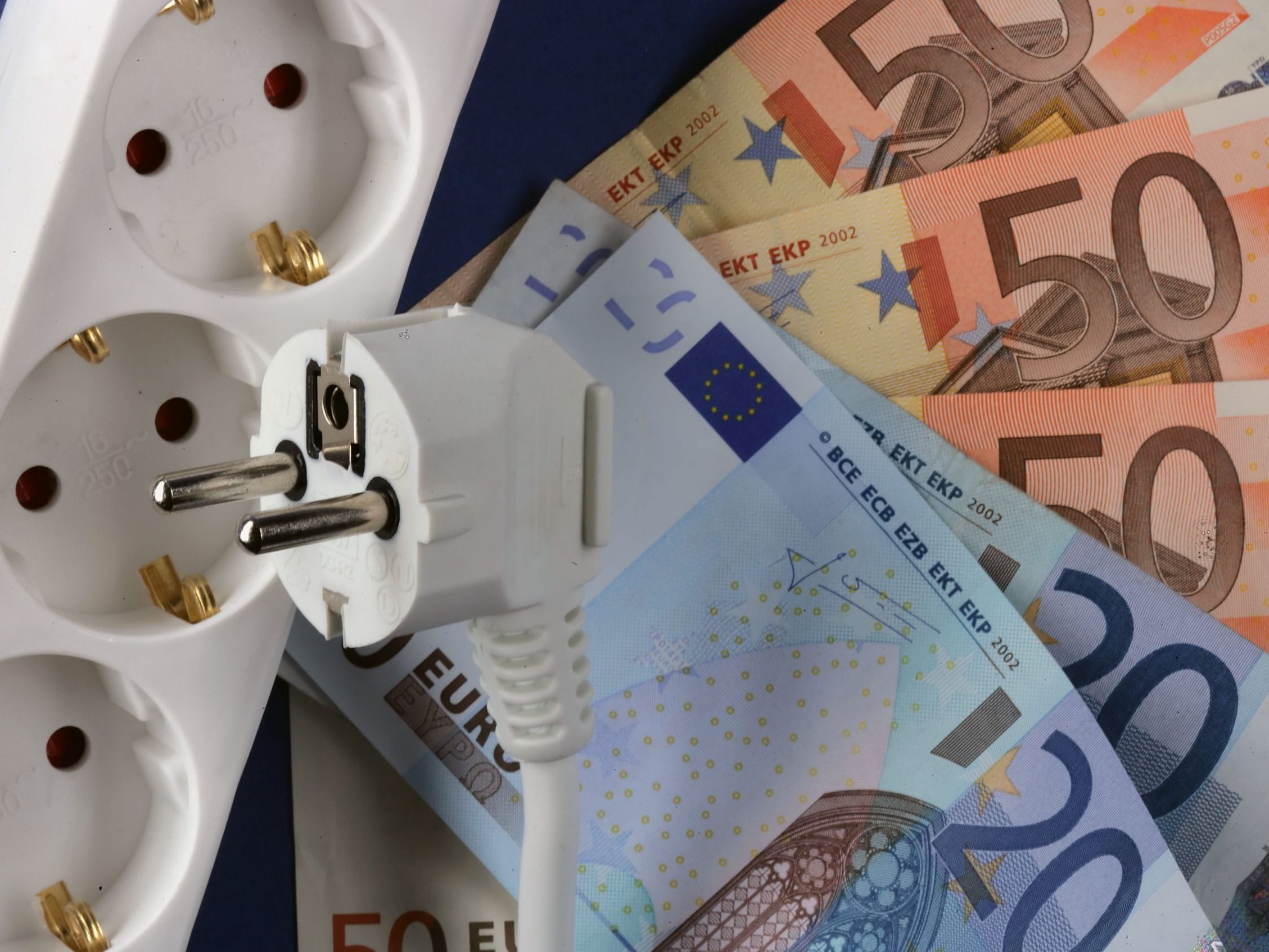 Ein Energieanbieterwechsel im Sommer spart laut Durchblicker bis zu 350 Euro zusätzlich. Ein Energieanbieterwechsel im Sommer spart laut Durchblicker bis zu 350 Euro zusätzlich.
