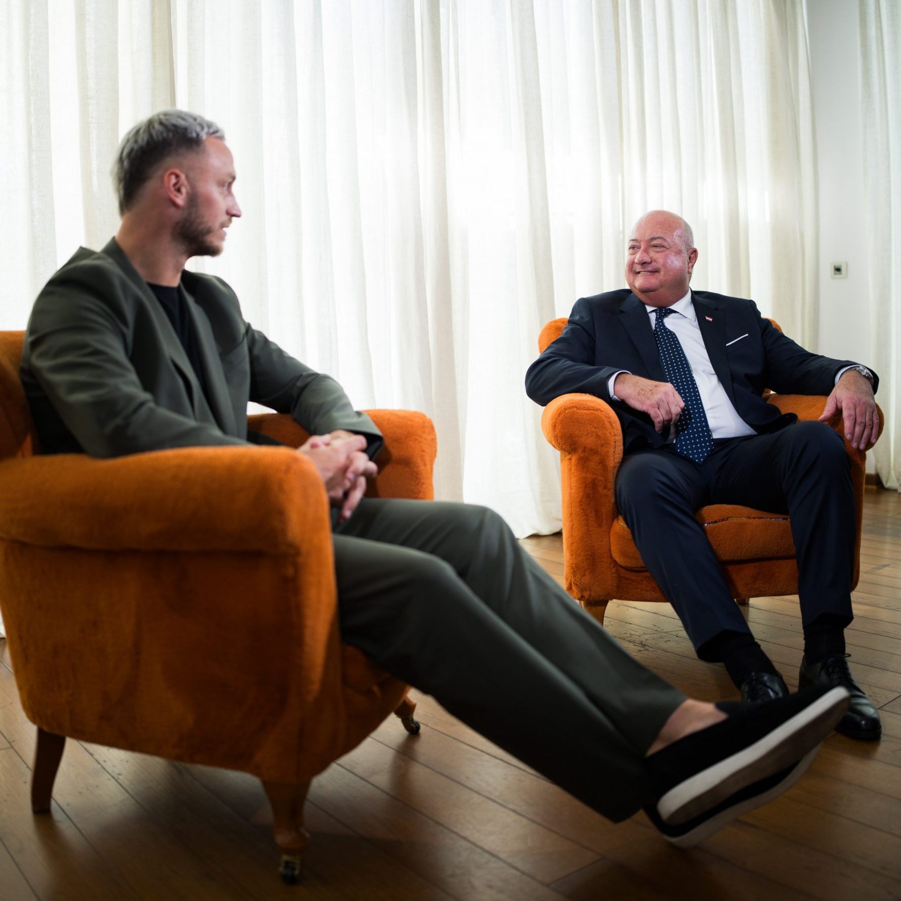 Marko Arnautovic und Bundeskanzler Stocker, anlässlich eines Treffens in Serbien.