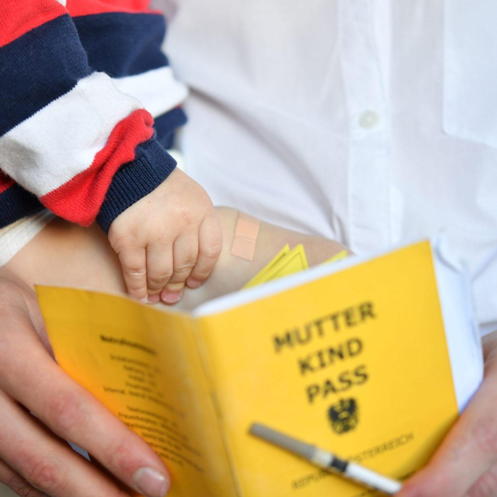 Die freiwillige Beratung im Rahmen des Eltern-Kind-Pass wird mit einer Broschüre beworben.