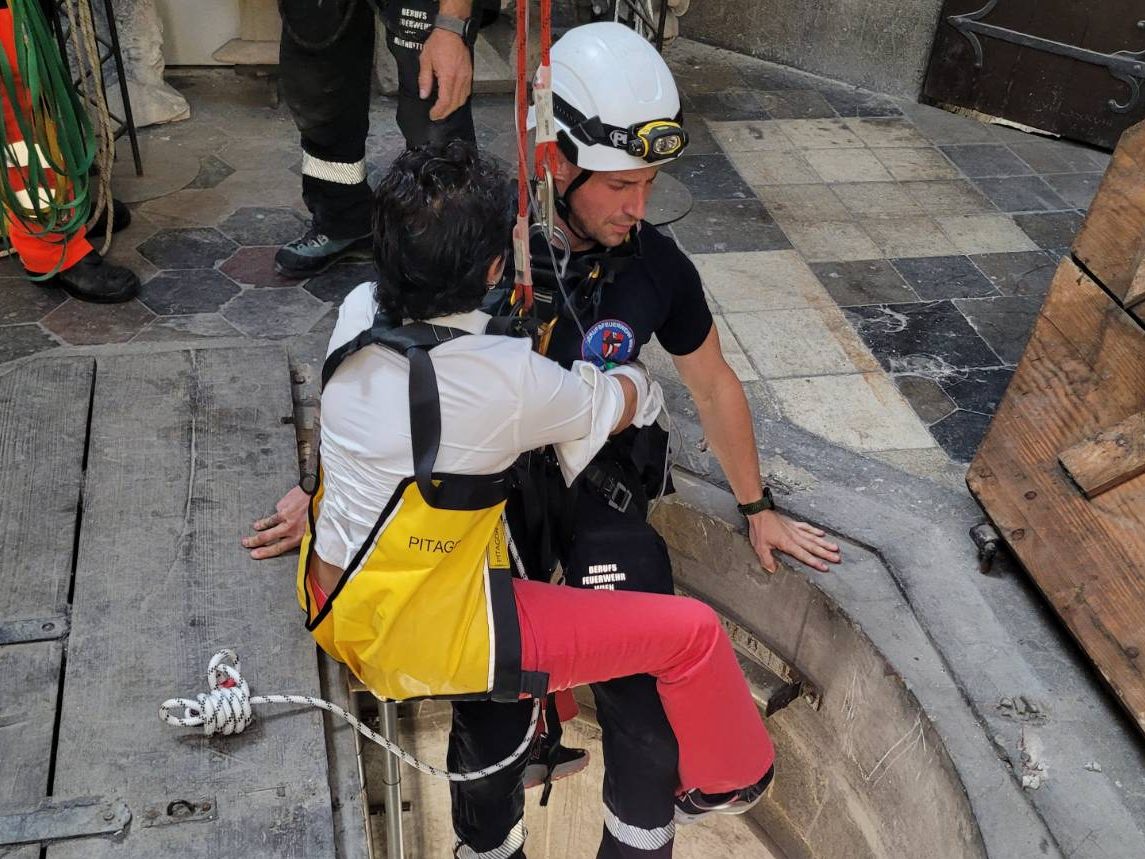 Spektakuläre Rettungsaktion vom Südturm des Wiener Stephansdoms. Spektakuläre Rettungsaktion vom Südturm des Wiener Stephansdoms.
