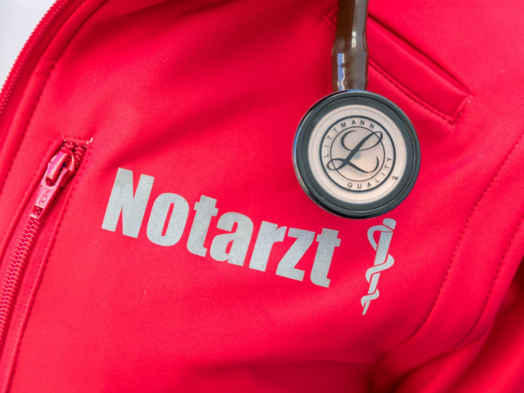 Ein 54-Jähriger wurde bei einem Sturz verletzt.