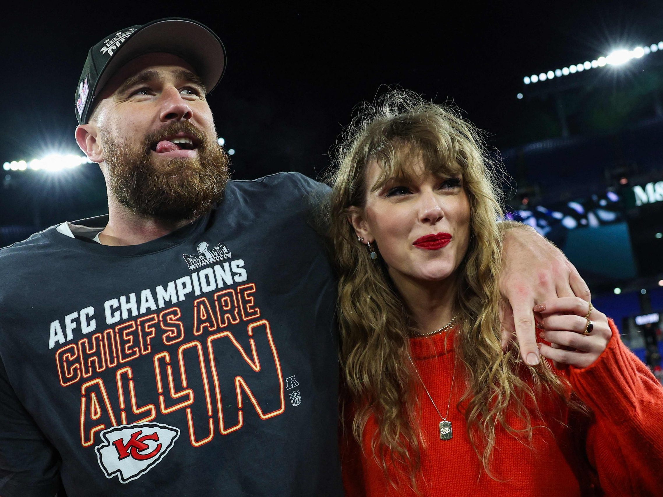 "Sie sind einfach zwei junge verliebte Leute mitten im Scheinwerferlicht", meint Ed Kelce, Vater von Travis Kelce.