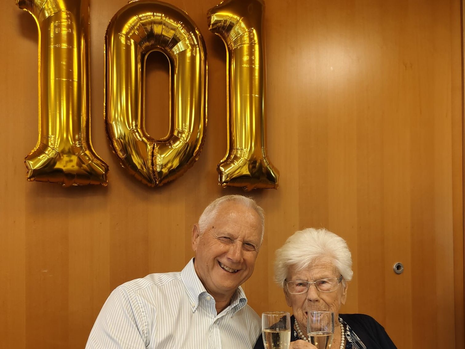 PVÖ-Obmann Helmut Zimmermann gratulierte zum 101. Geburtstag.