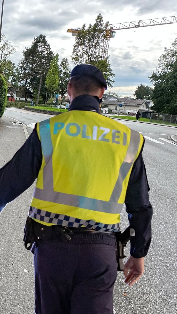 Gibt es Polizeikontrollen im Bereich des Kreisverkehrs?