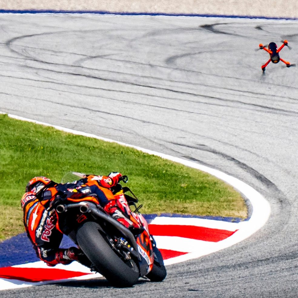 Premiere in Spielberg: Eine FPV-Drohne filmt erstmals die MotoGP-Elite am Red Bull Ring bei Höchsttempo.