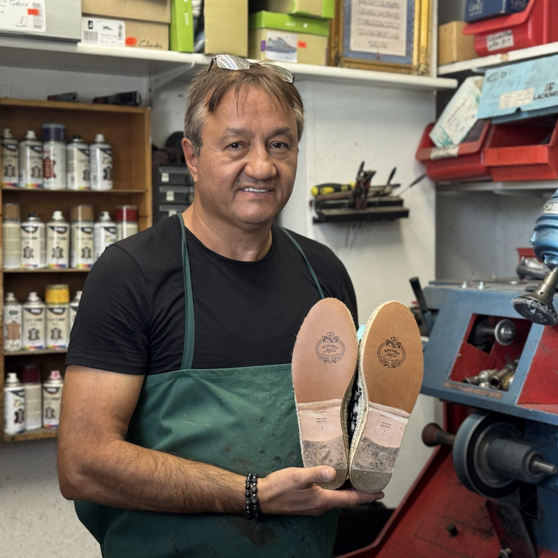 Ataer Kapakli ist seit Jahrzehnten leidenschaftlicher Schuhmacher.