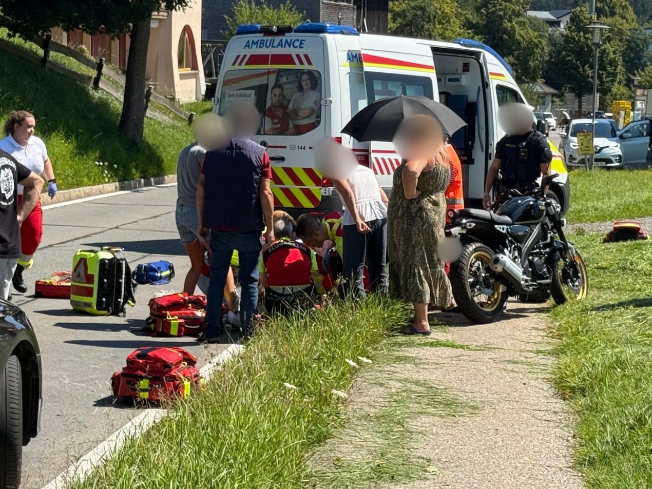 57-jähriger Motorradfahrer bei Unfall unbestimmten Grades verletzt.