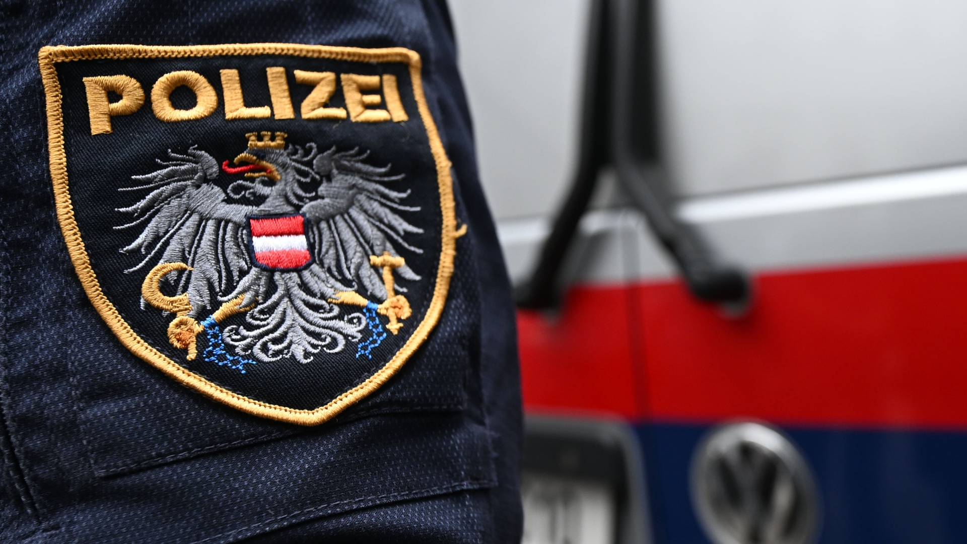 Tödlicher Motorradunfall in Koblach: Radfahrer entdeckt Leiche neben der L55