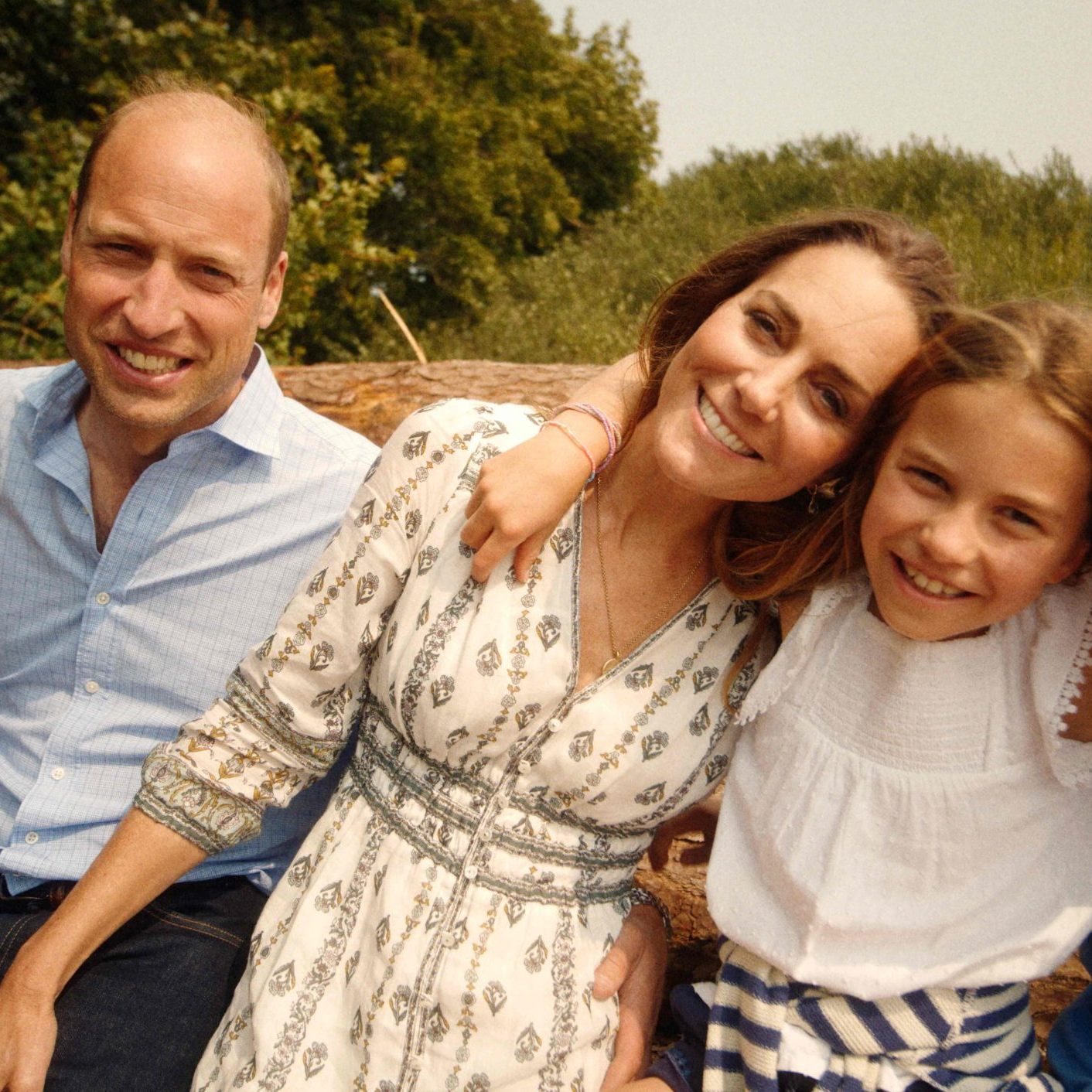 Noch in diesem Jahr sollen William und Kate mit Familie (Offizielles Foto September 2024) die repräsentative Forest Lodge beziehen.