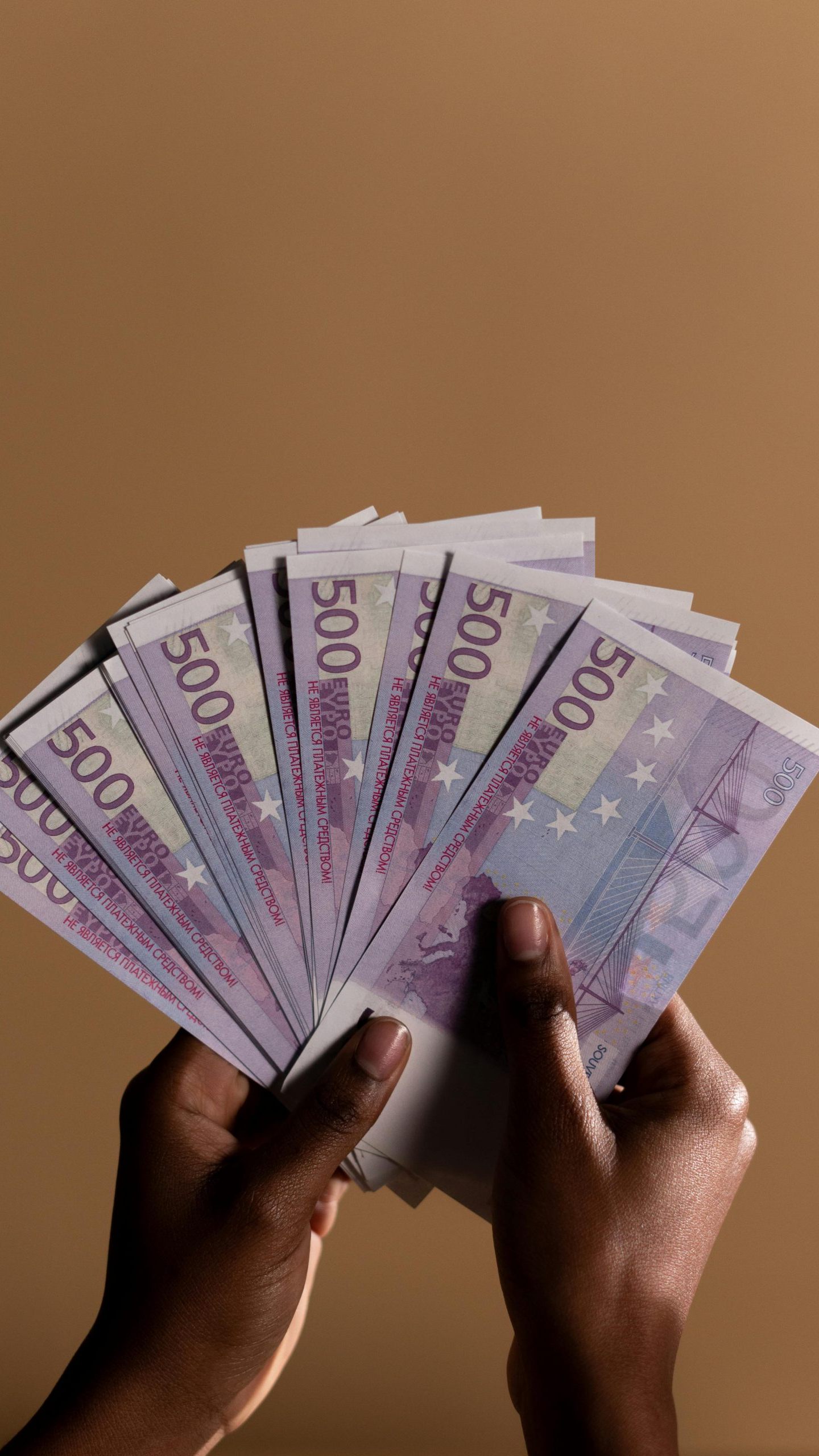 Die Lohnsteuergrenzen steigen 2026 um 1,75 %. Wer wie viel mehr Netto erhält, zeigt die neue Prognose zur Steuerentlastung.