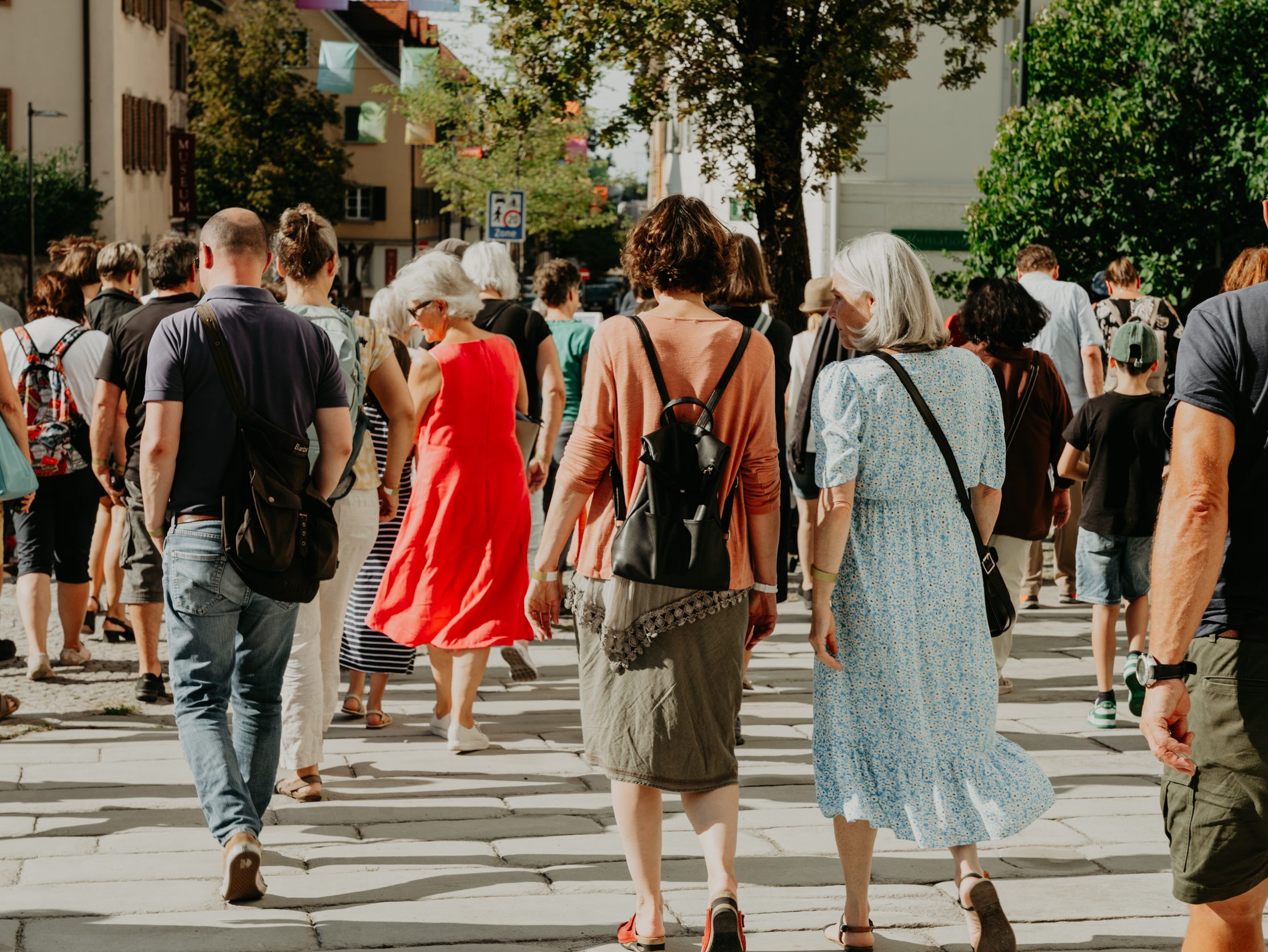 Der beliebte Theaterspaziergang lässt auch dieses Jahr wieder neue Orte in der Stadt entdecken.
