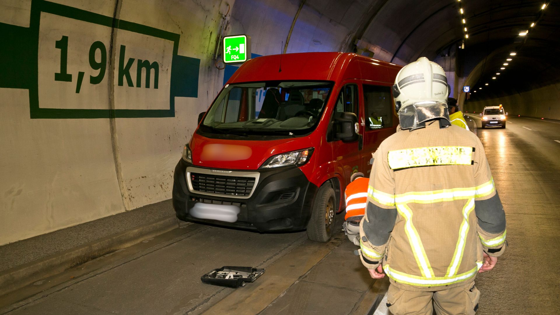 Reifenplatzer im Ambergtunnel: Sperre verursacht Stau