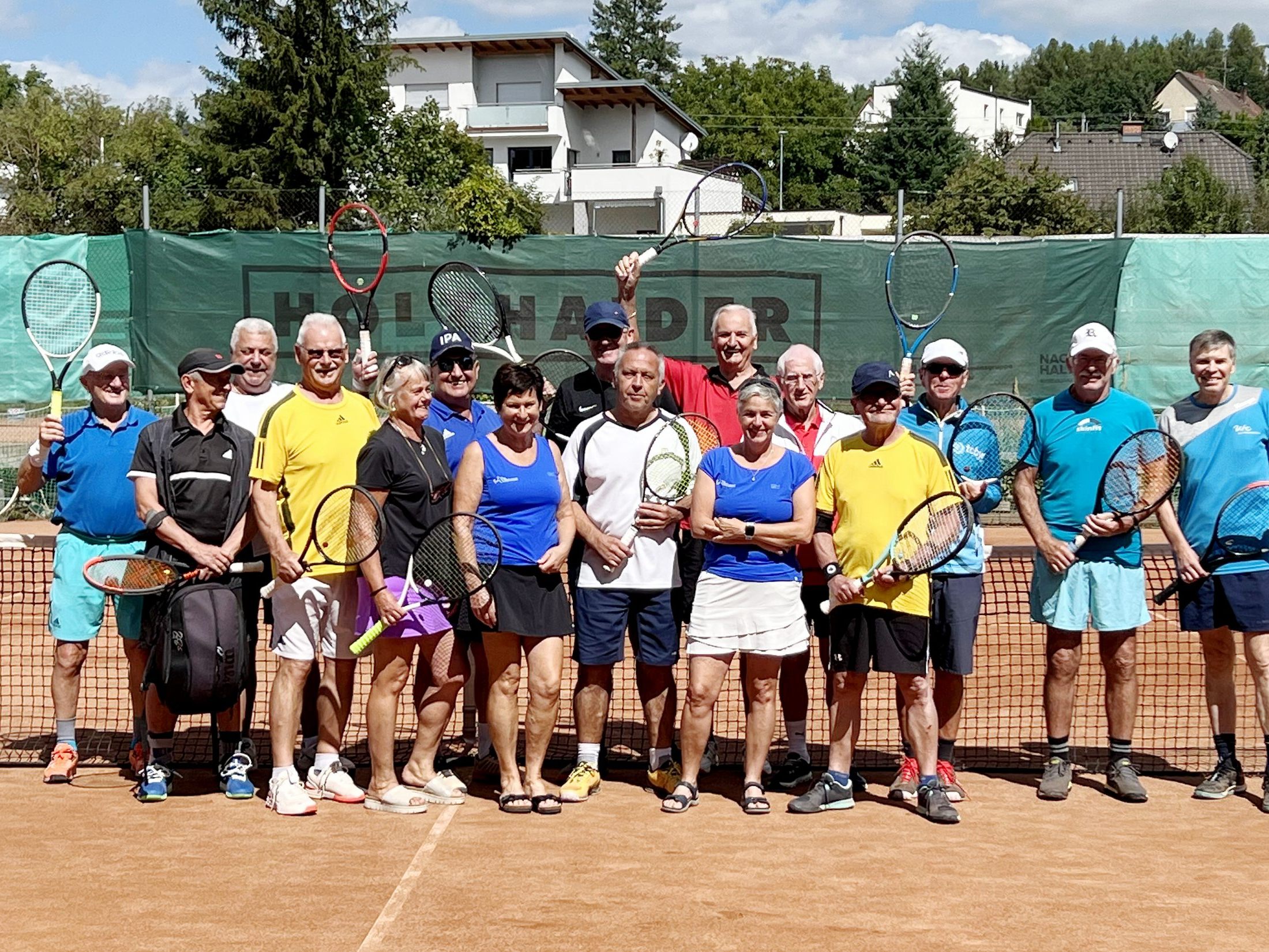 Nicht nur die Tennisfreunde aus dem Ländle sondern auch die Kegelmannschaften und Golffreunde vom Verein waren bei den Bundes-Sommerspielen in Freistadt erfolgreich! Nicht nur die Tennisfreunde aus dem Ländle sondern auch die Kegelmannschaften und Golffreunde vom Verein waren bei den Bundes-Sommerspielen in Freistadt erfolgreich!