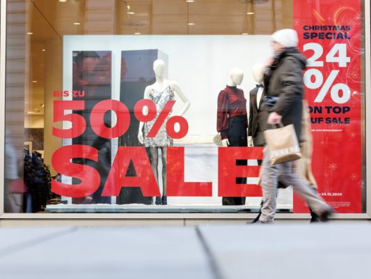 Handel-Ums-tze-inflationsbereinigt-4-Prozent-unter-2019