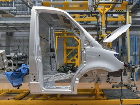 Sprinter-Rohling im Mercedes-Werk im deutschen Ludwigsfelde