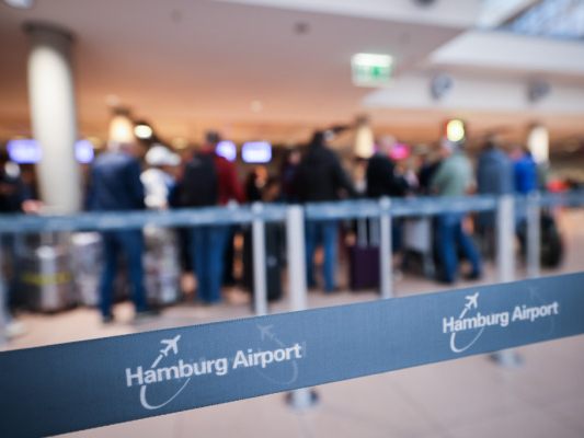 Kerosin-Mangel-am-Airport-Hamburg-Flugausf-lle-drohen