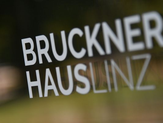 Im Großen Saal wird das Brucknerfest offziell eröffnet Im Großen Saal wird das Brucknerfest offziell eröffnet