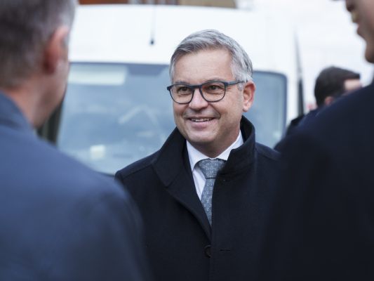 Migrationskommissar Brunner will mehr Kontrolle, wer nach Europa kommt Migrationskommissar Brunner will mehr Kontrolle, wer nach Europa kommt