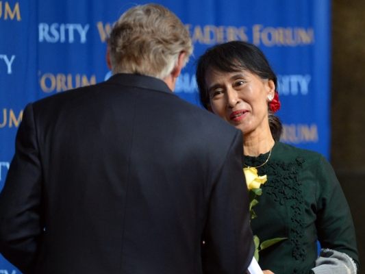 Suu Kyi bei einem Auftritt in New York im Jahr 2012 Suu Kyi bei einem Auftritt in New York im Jahr 2012