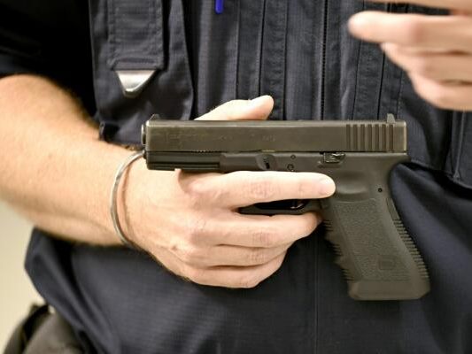 Es kam zu einem Schusswechsel mit der Polizei Es kam zu einem Schusswechsel mit der Polizei