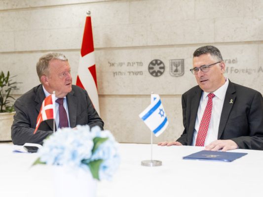 Die Außenminister Dänemarks und Israels (Løkke Rasmussen und Saar).