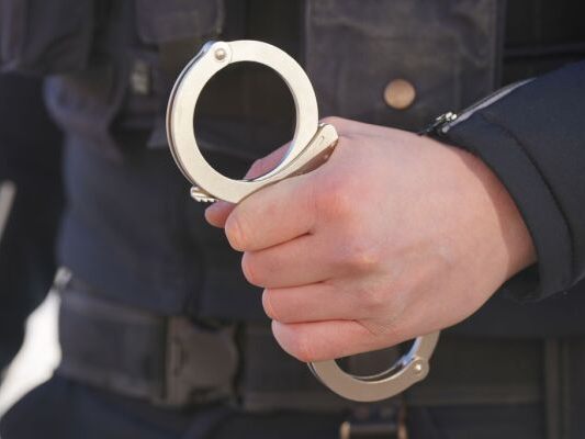 Fünf Personen festgenommen