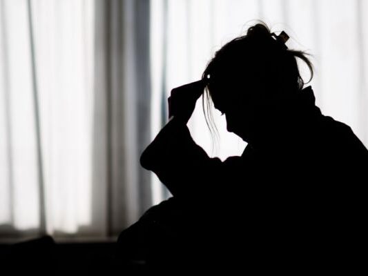 Mehr-als-die-H-lfte-der-Menschen-ist-zeitweise-einsam