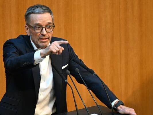 FP-stellt-Regierung-quot-hei-en-politischen-Herbst-quot-in-Aussicht