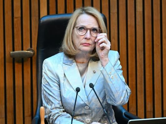 Bures-verteidigt-Vorgehen-bei-Pensionen