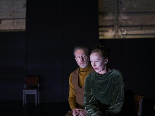 -quot-Gespenster-quot-erfordern-im-Akademietheater-hohe-Konzentration