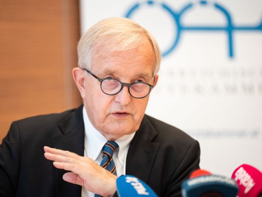 Beklagt "Minderschätzung": Steinhart
