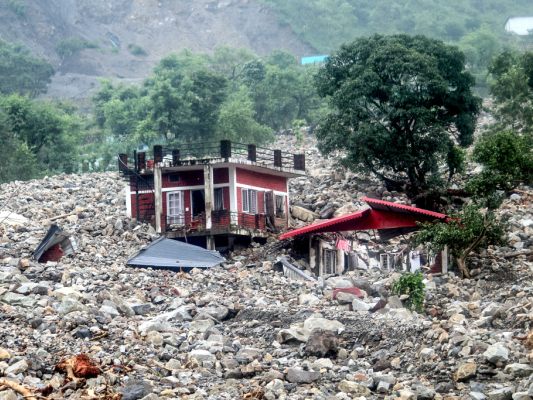 15-Tote-bei-Erdrutschen-in-indischer-Himalaya-Region