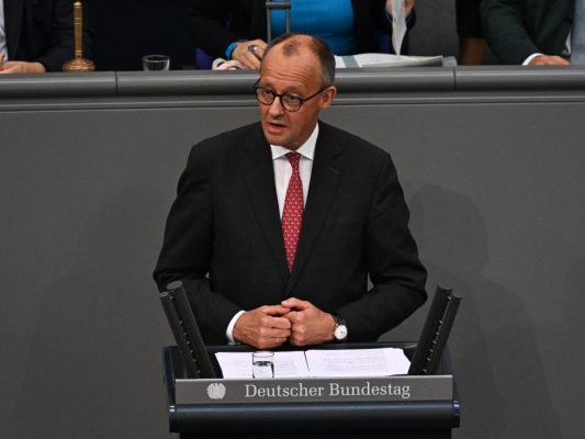 Deutscher-Kanzler-Merz-wirft-Putin-Mord-vor
