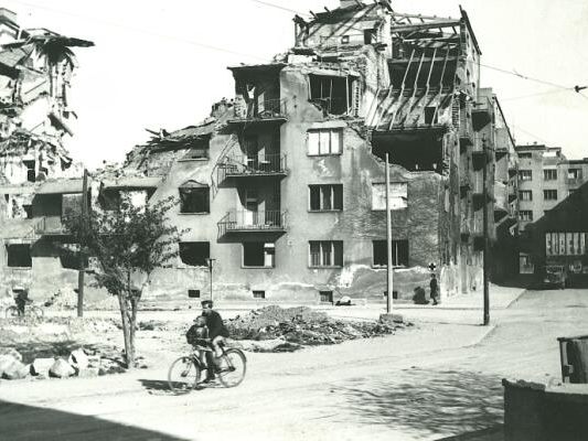 Linz nach dem Zweiten Weltkrieg Linz nach dem Zweiten Weltkrieg